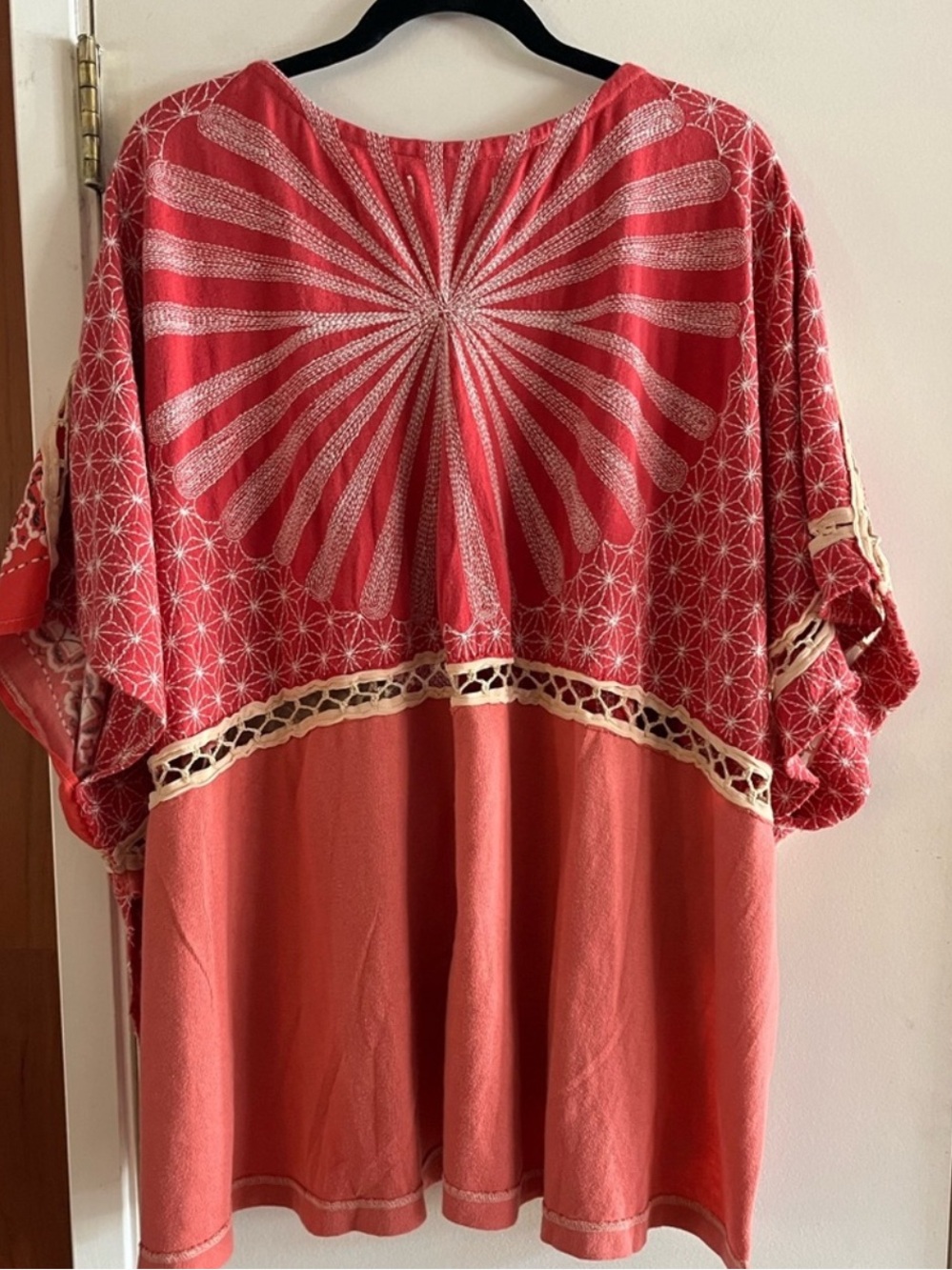 Free People We The Free Red Thunderbird Patterned V-Neck Tee with Cream Trim XS - Picture 8 of 8